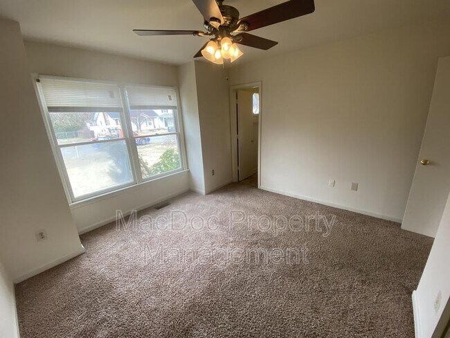 Building Photo - 227 Bend Farm Rd