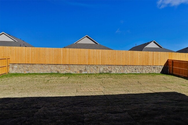 Building Photo - Cute Newer 4-2-2 N Ft. Worth