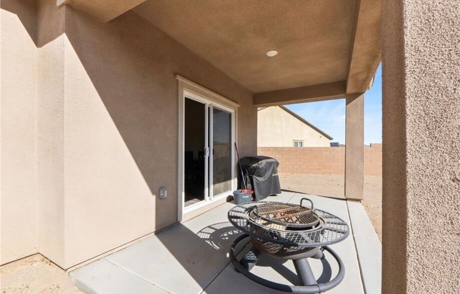 Building Photo - 12383 Ranchito Wy