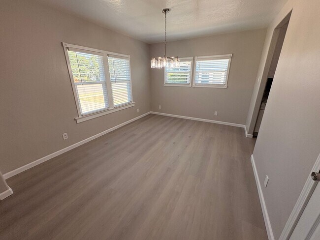 Building Photo - Beautiful newly renovated 2 bedroom home