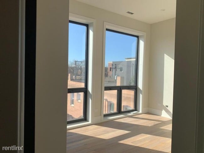 Building Photo - 1100 W Polk St