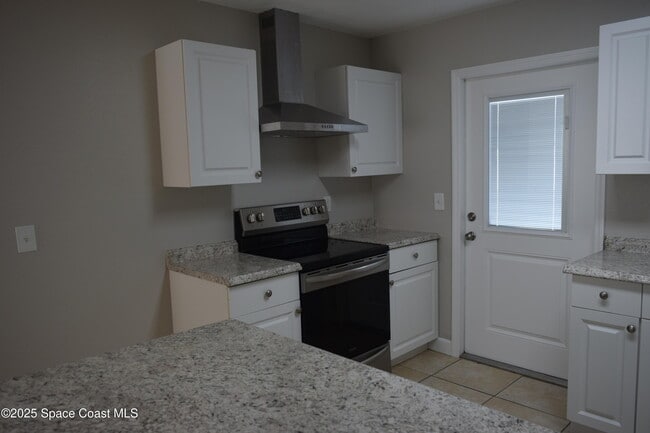 Building Photo - 1657 Norwood St NE