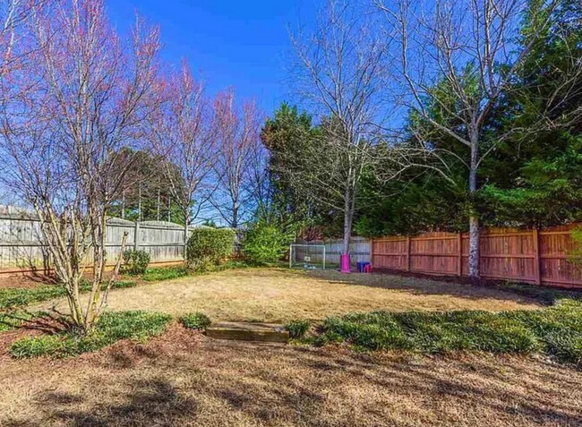 Building Photo - Beautiful and Spacious