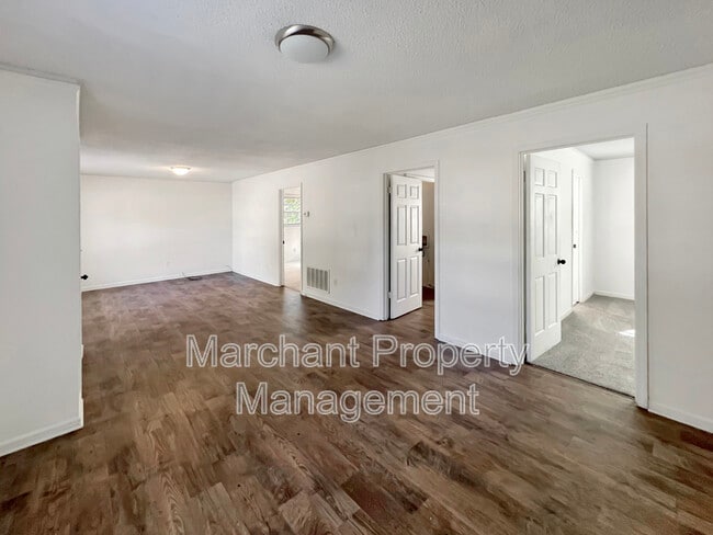 Building Photo - 104 Lora Ln