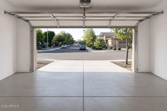Building Photo - 1131 E Binner Dr