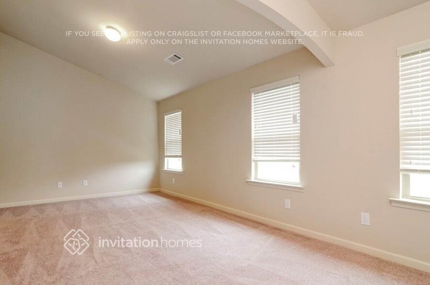 Building Photo - 3650 Brookhollow Dr