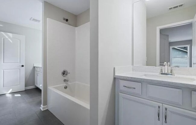 Building Photo - 973 Rittenhouse Way SE