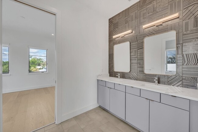 Building Photo - New Construction- walk to Park Avenue