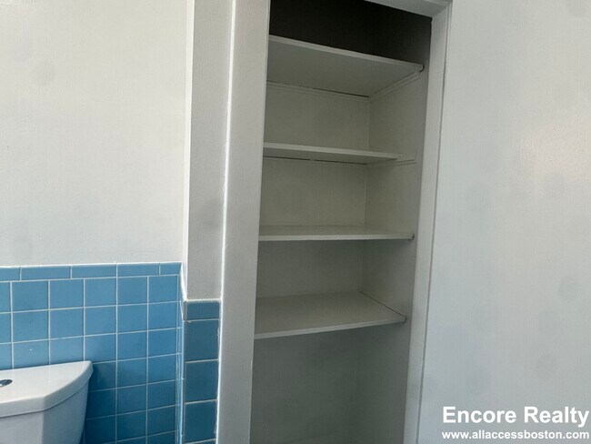 Building Photo - 1539 Beacon St