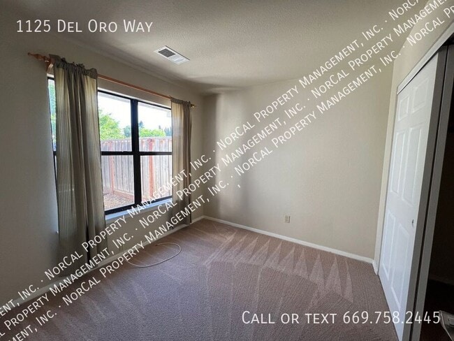 Building Photo - 1125 Del Oro Way