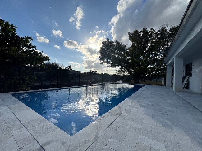 Building Photo - 1882 Coral Point Dr