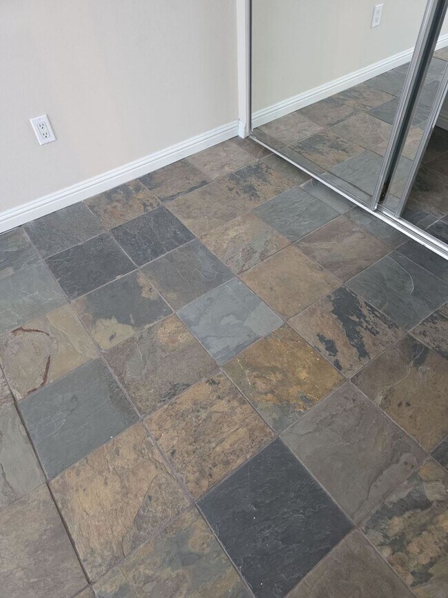 Building Photo - *Move-In Special* Spacious 2 Bed / 2 Bath Condo in San Bernardino – Upgraded & Move-In Ready!