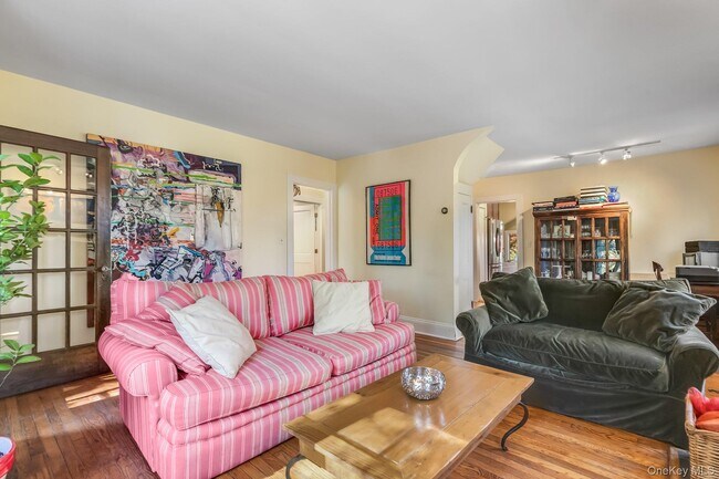 Building Photo - 4 Valley Trail