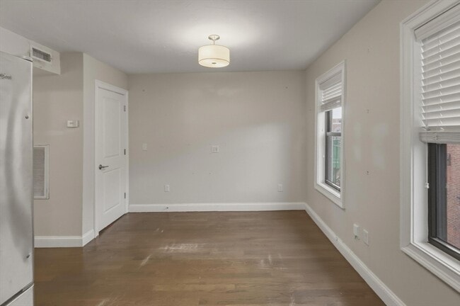 Building Photo - 135 Havre St