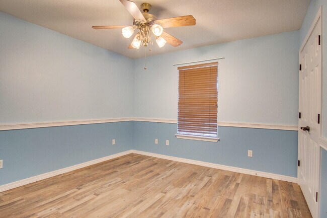 Building Photo - Northeast Pensacola Pool Home with Screened Porch and Fenced Yard