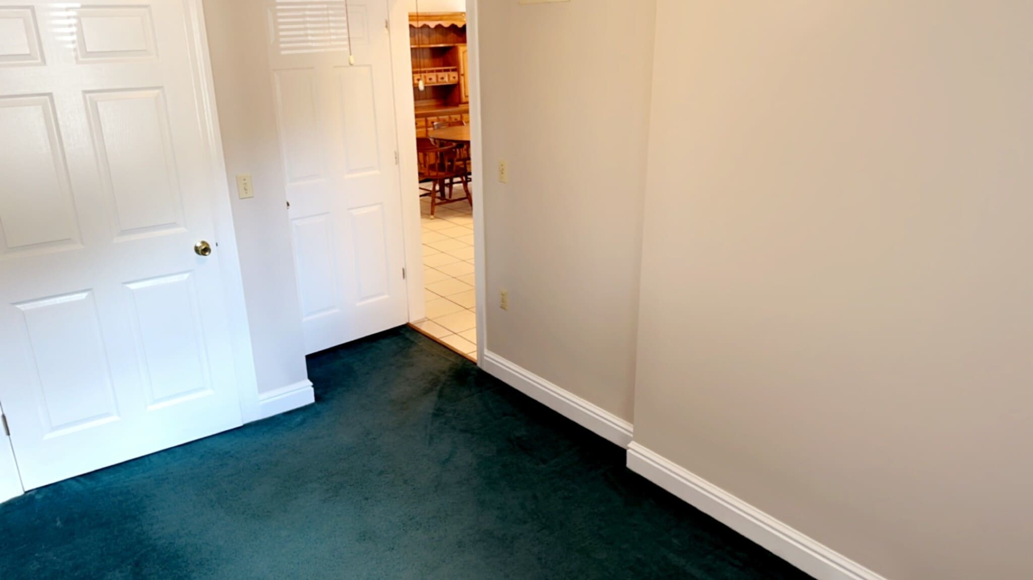 Room 1 - 221 Howard St