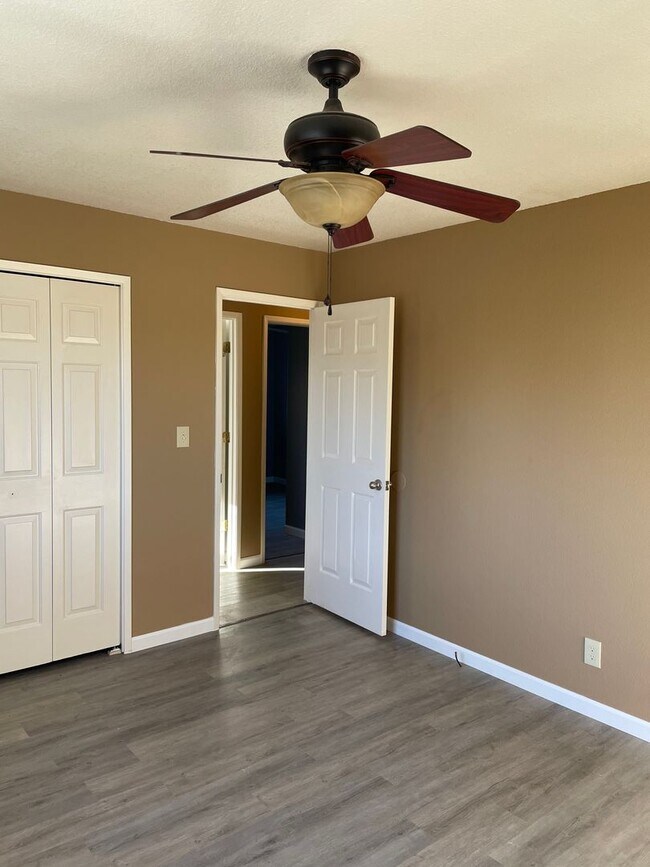 Building Photo - 3 BED 2 BATH IN SHASTA LAKE