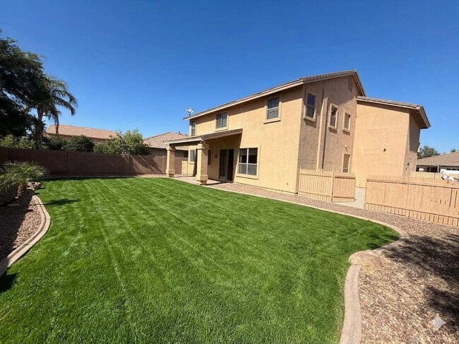Building Photo - 5460 S Scott Pl