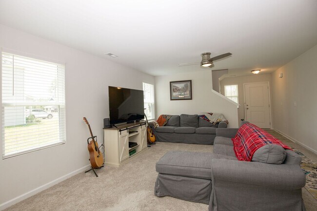 Building Photo - Coming up soon!!!!Centric beautiful proper...