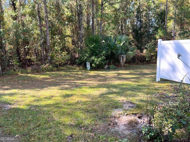 Building Photo - 818 Davis Ave