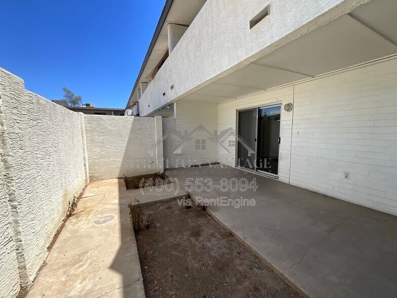 Building Photo - 810 E Colter St