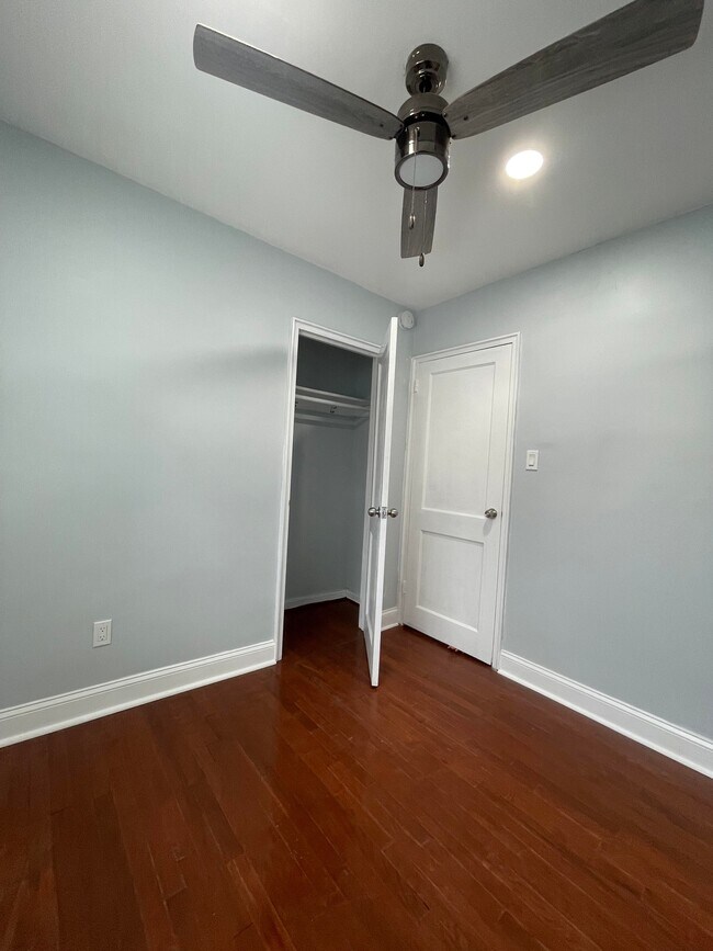 upper level room 3 - 5021 13th St NE