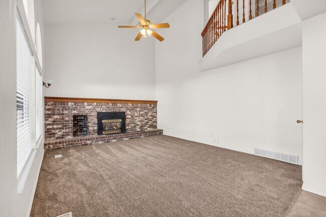 Building Photo - 5BR Sandy Home w/ NEW Flooring, Huge Basement & Large Backyard