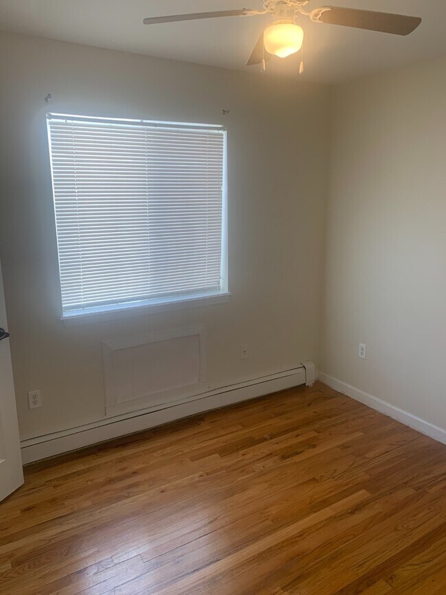 Building Photo - 7xx E 226th St