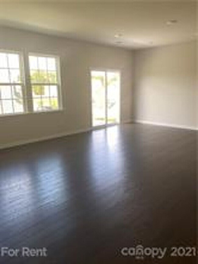 Building Photo - New Home in Desirable Palisades!