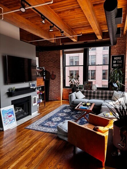 Building Photo - 728 W Jackson Blvd