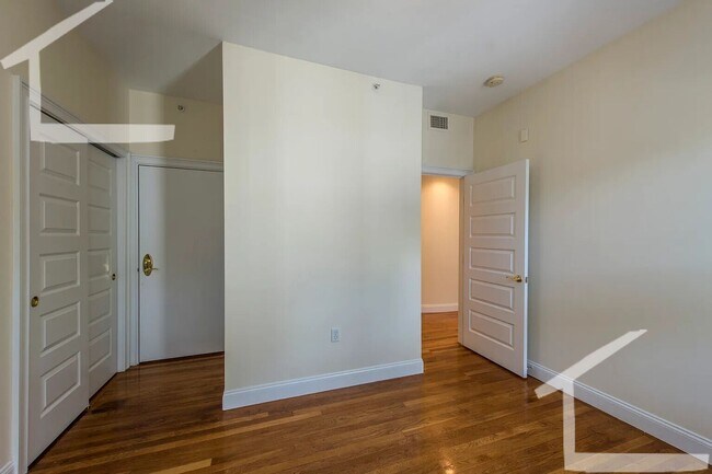 Building Photo - Bright, Renovated Packard's Corner 2Bed/2 ...
