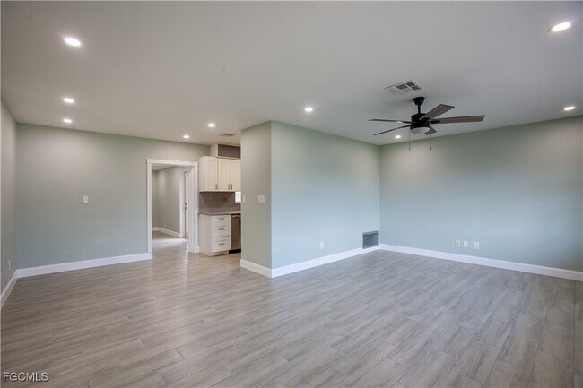 Building Photo - 348 Crestwood Ave