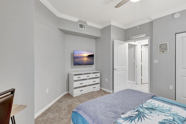 Building Photo - 975 NW Flagler Ave