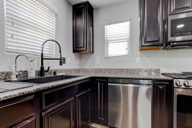 Building Photo - 7724 Vibrant Threads Ct