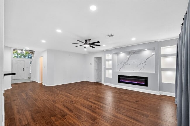 Building Photo - 15807 Sonoma Park Dr