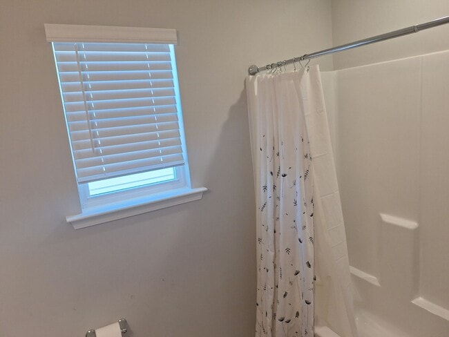 Building Photo - Beautiful Five Bedroom Home Located in Northeast Columbia!