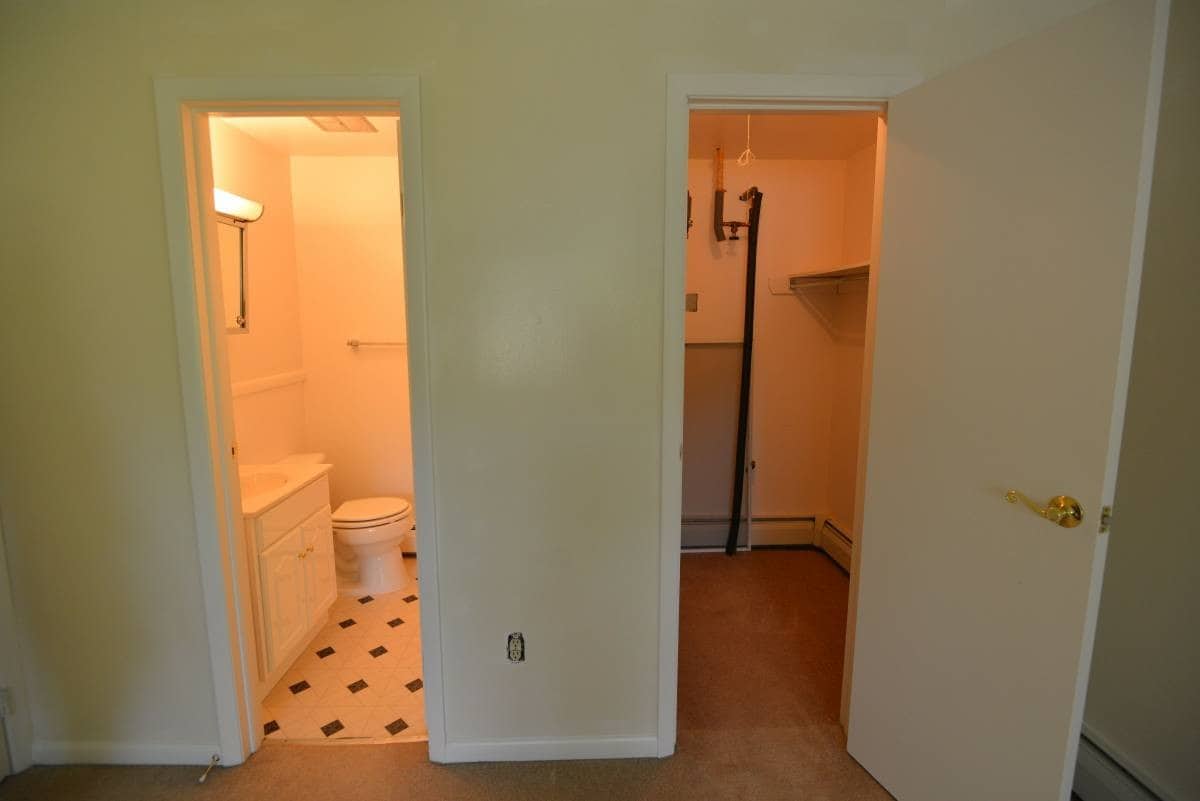 Bath and closet in Master Bedroom - 426 Winthrop Dr