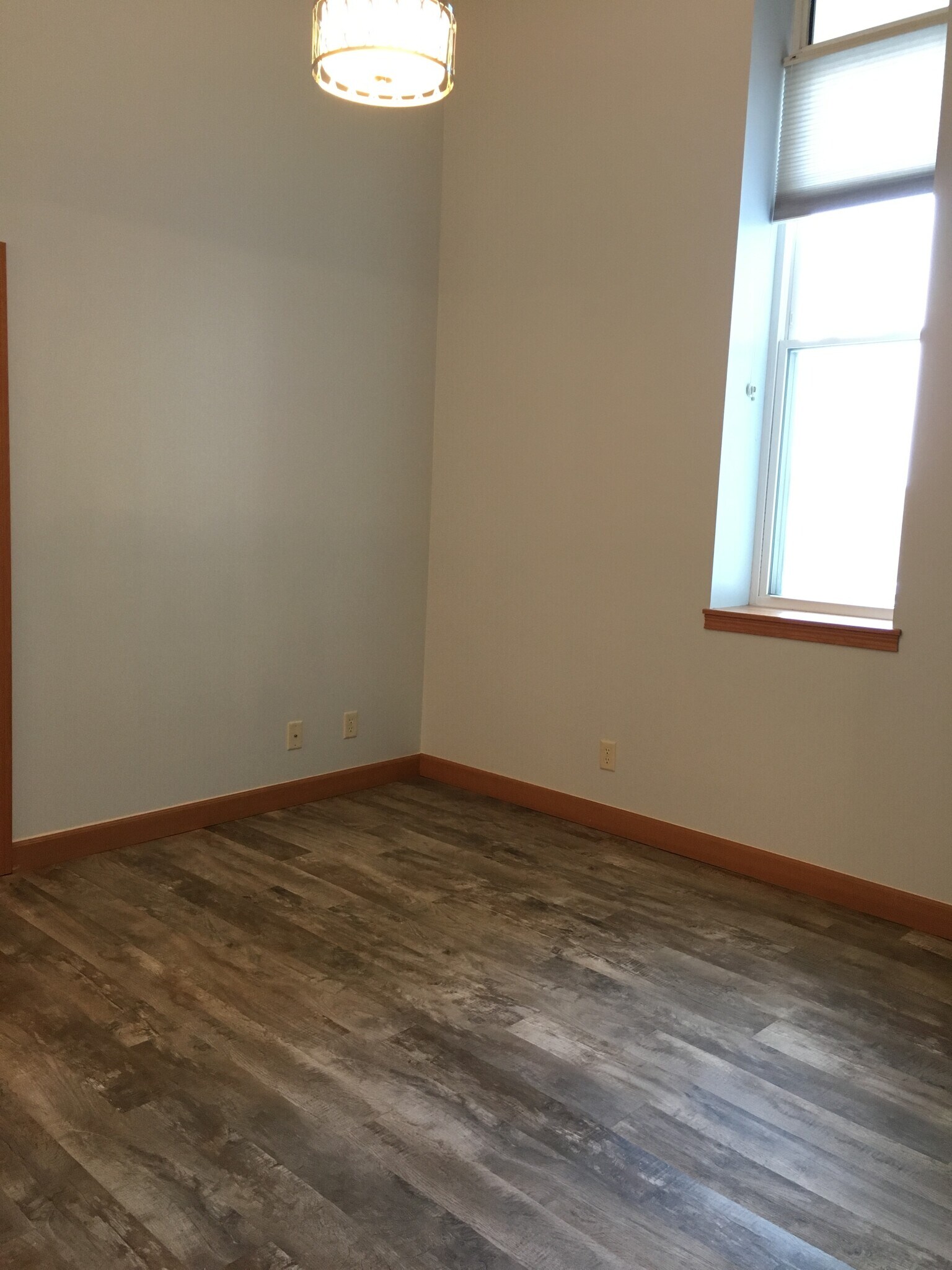 Building Photo - 121 S Main St