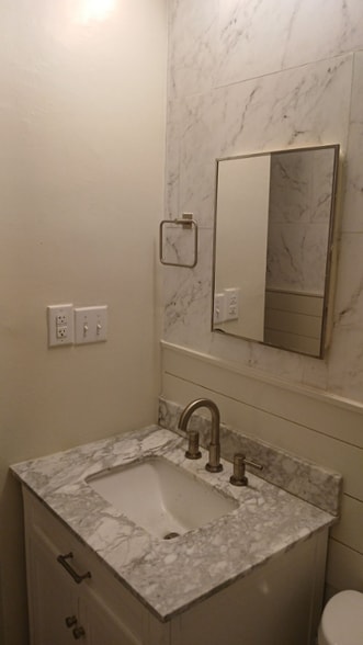 Primary Photo - 2258 Cleveland Ave