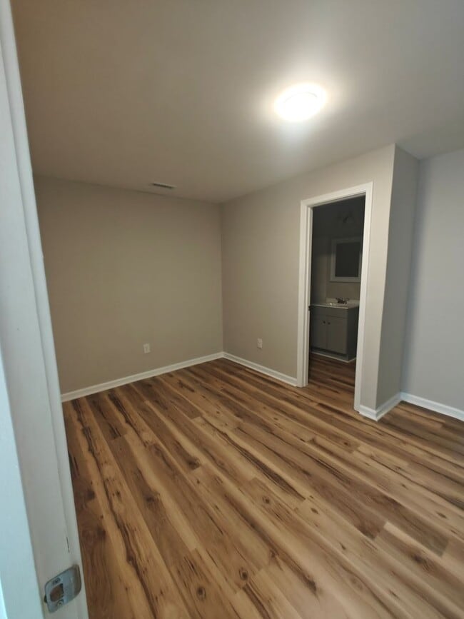 Building Photo - 2 bedroom home