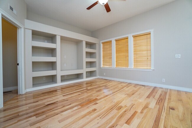 Building Photo - 2511 W Teano Dr