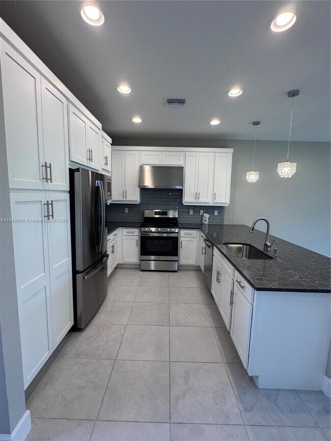 Building Photo - 12780 SW Clear Water Way