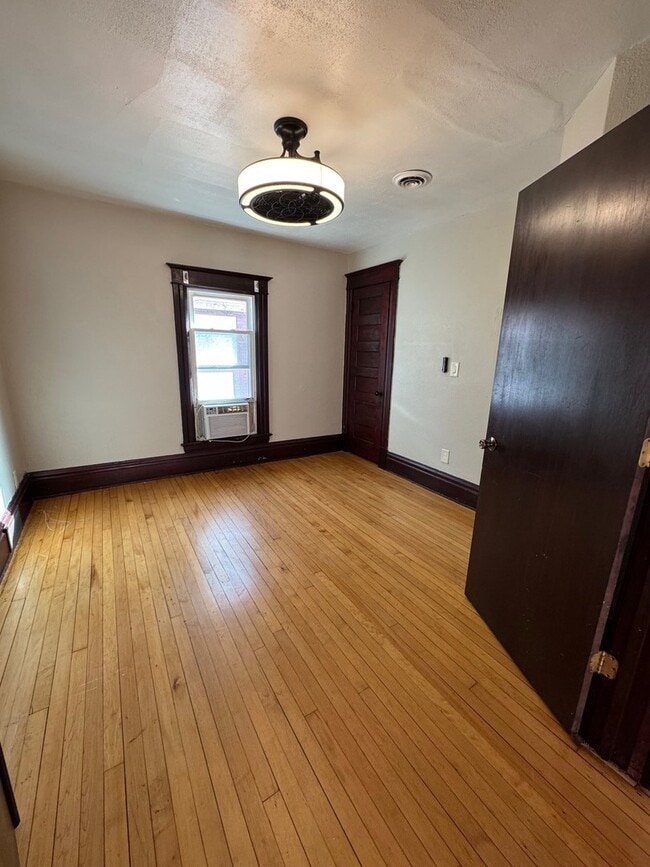 Building Photo - 1657 5th Ave