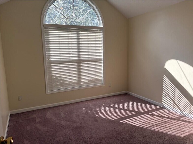 Building Photo - 5975 Hillvale Trail