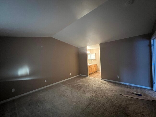 Building Photo - 4412 Valencia Dr