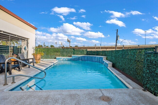 Building Photo - 102 Quitman St