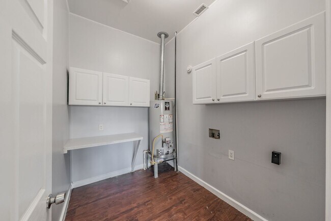 Building Photo - 401 S Anglin St