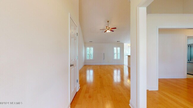 Building Photo - 536 Catamaran Dr