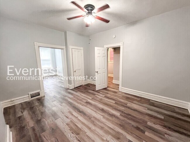 Building Photo - 2 Bed/2 Bath Condo with Modern Amenities / Available Now!