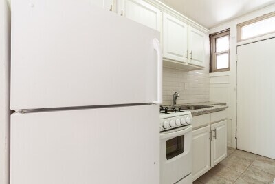 Building Photo - 544 W Surf St